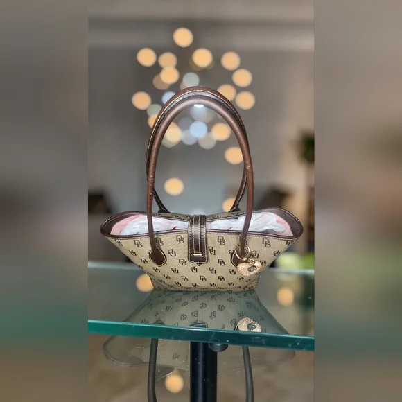 Classic & Vintage Dooney & Bourke Signature Collection Bag W/Bling Heart Charm - Picture 7 of 16